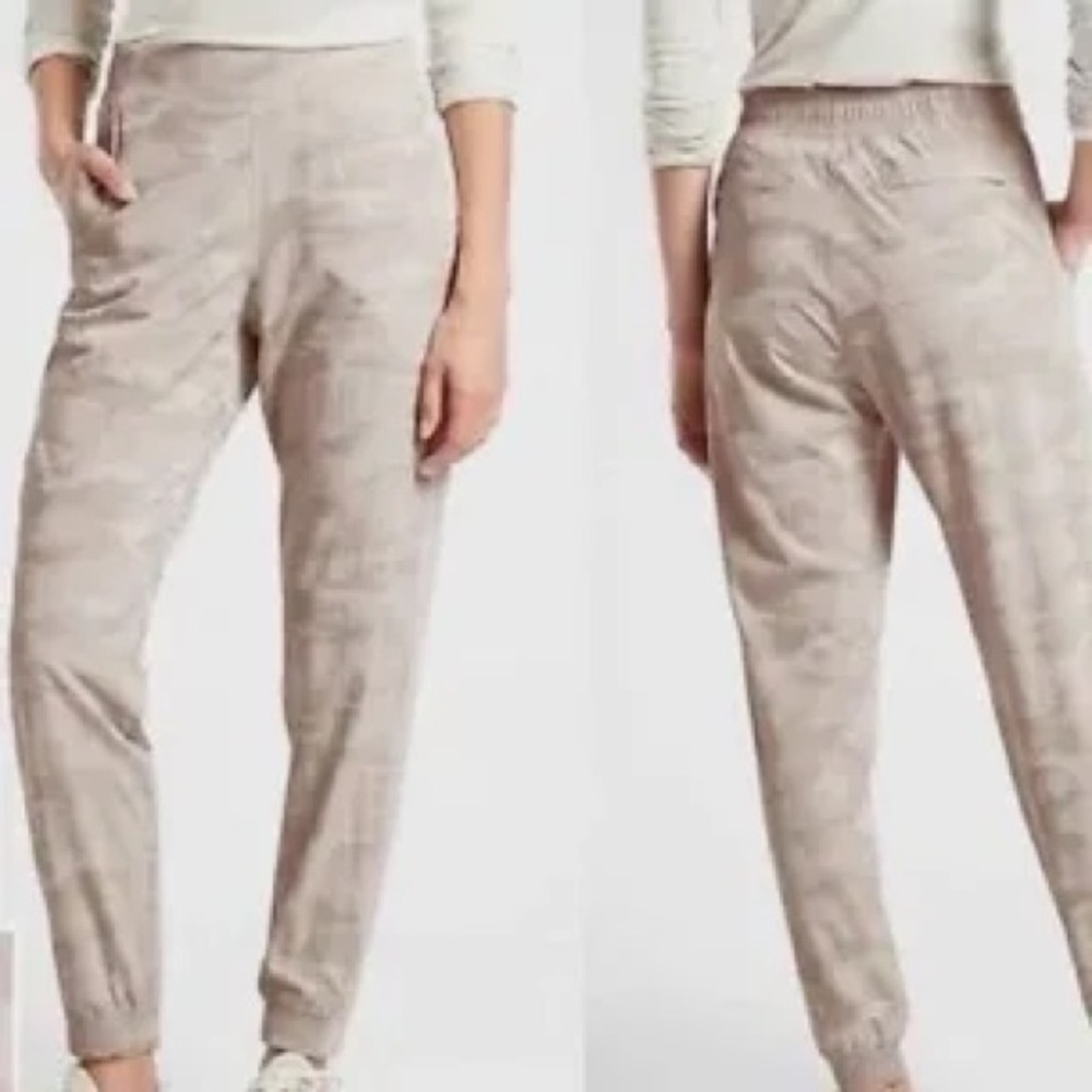 Athleta Brooklyn Camo Jogger Travel Tan Beige Athleisure Comfy‎ Size 14 Lounge